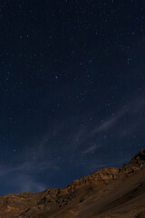 Obraz premium Clear night sky full of stars over mountains in Ladakh India