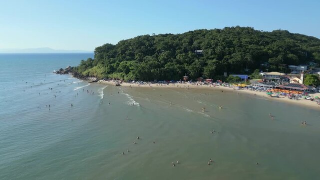 Ponta das Canas is a tranquil, family-friendly beach in northern Florian&oacute;polis, Brazil, known for its calm, shallow, and warm, crystal-clear waters. Located between Lagoinha and Cachoeira do Bom Jesus