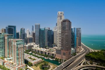 Fototapeta premium Chicago cityscape with skyscrapers along Lake Michigan waterfront