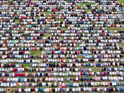 Mass Eid Prayer Forms Striking Patterns at Dinajpur&acirc;&euro;&trade;s Largest Eidgah, Bangladesh