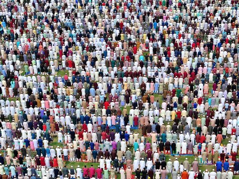 Mass Eid Prayer Forms Striking Patterns at Dinajpur&acirc;&euro;&trade;s Largest Eidgah, Bangladesh