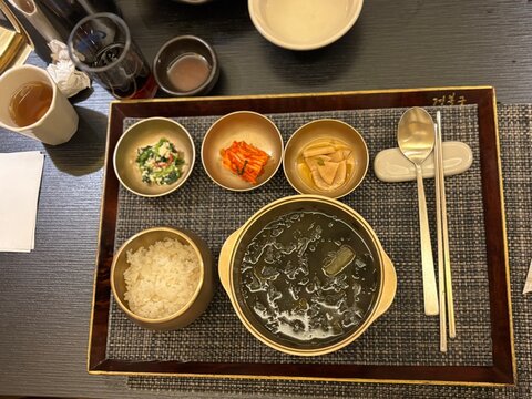 Korean birthday meal, brown seaweed soup 미역국 미역국반상 
