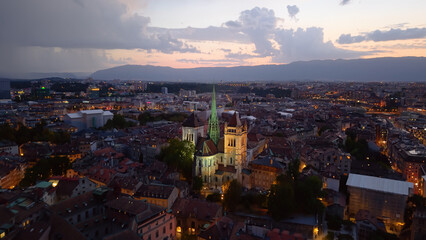 Obraz premium Golden evening over Geneva. Calm twilight at Geneva with reflections and mountain silhouette