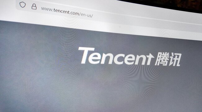 a computer screen displaying tencent website