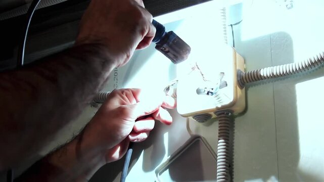 Electrician solder wiring in the electrical box, video
