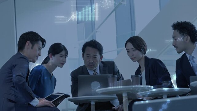 AI ,DX, ITなどのビッグデータを使い営業や説明する男性と部下のビジネスシーン　デジタルテクノロジーマーケティングイメージ 動画