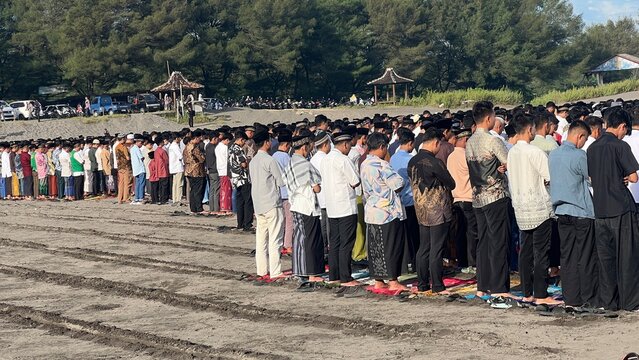 Thousands of Muslims prayed Eid al-Fitr at the Parangkusumo Sand Dunes  Bantul  Yogyakarta  Friday  March 20  2026.