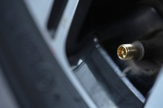 Inflate your car tires to save fuel before traveling