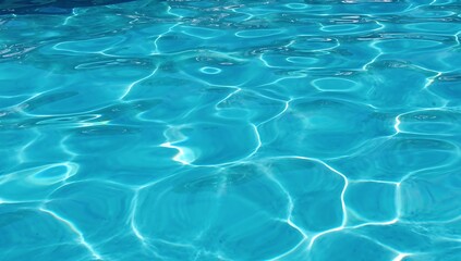 Obraz premium A serene and vibrant pool water with sparkling reflections of light on its surface