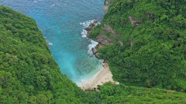 Secluded tropical sunfish beach cove on nusa penida island