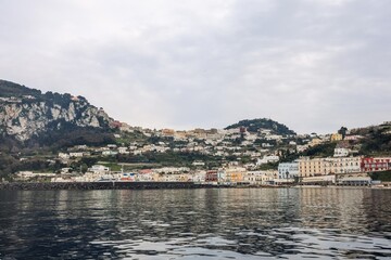 Obraz premium Capri island town buildings by the Mediterranean sea