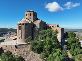 Fototapeta premium Aerial view of the castle and church of Cardona in Spain