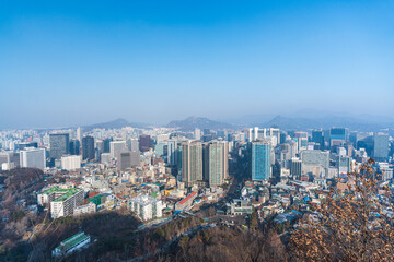 Obraz premium Aerial view of Jung-gu district buildings and urban landscape in Seoul, captured from Namsan Mountain.