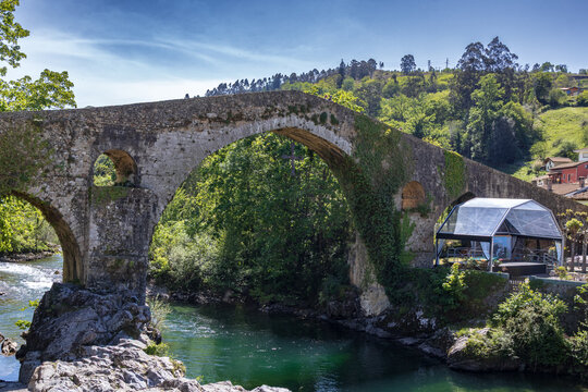Puente Romano de Cangas de On&iacute;s, Asturias, Espa&ntilde;a