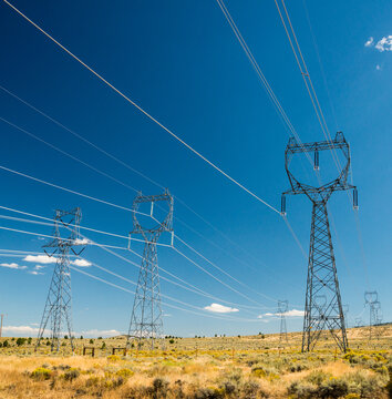 USA, OR, Bend.  High voltage transmission towers carry electricity from the Columbia River hyrdo power stations to cities in the south