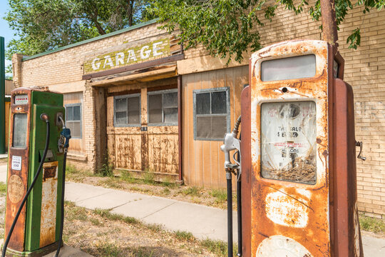 USA, Utah, Scipio.  Abandoned gas station off Interstate 15.