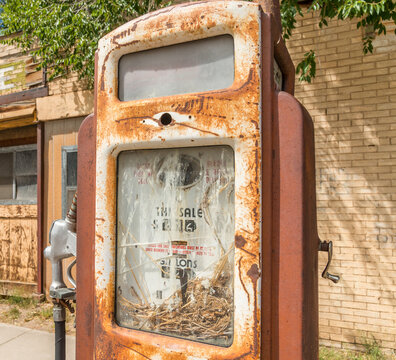 USA, Utah, Scipio.  Abandoned gas station off Interstate 15.  