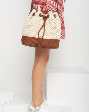 Sac &agrave; main en corde et cuir marron