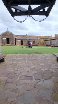 Antiga fortaleza de pedra