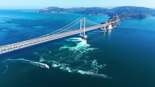 鳴門の渦潮（徳島県鳴門市）