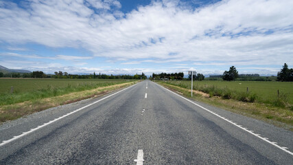 Fototapeta premium New Zealand Road Under Clear Skies