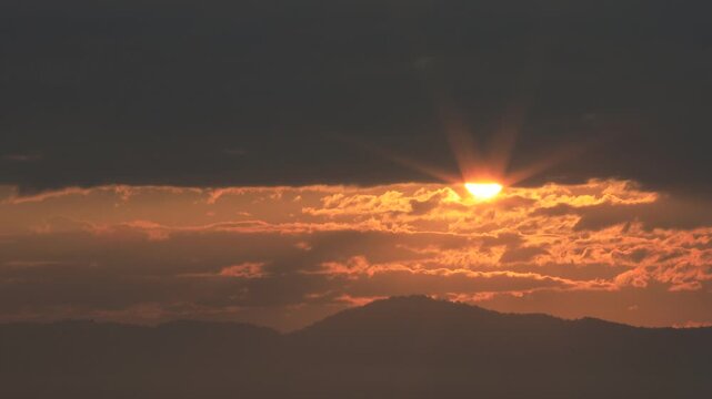 A variety of nature video backgrounds, including morning sunlight and evening sunsets over mountain ranges, from scenic viewpoints or nature trips in the forest.
