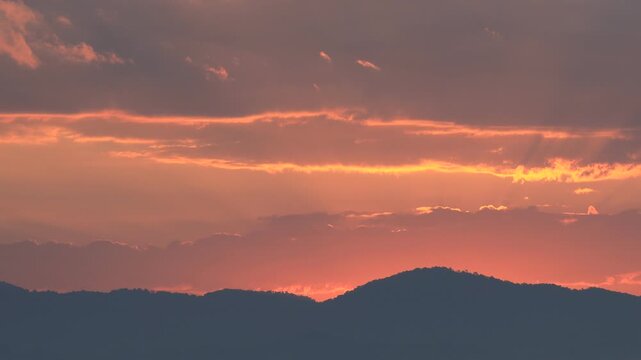 A variety of nature video backgrounds, including morning sunlight and evening sunsets over mountain ranges, from scenic viewpoints or nature trips in the forest.