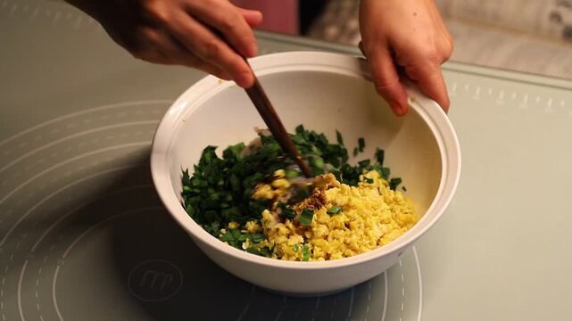 Preparing Shrimp and Chives Dumpling Filling, Homemade Chinese Cooking