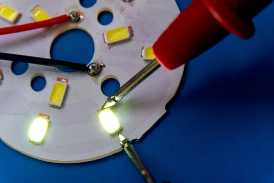 Measurement of LED diodes with a multimeter