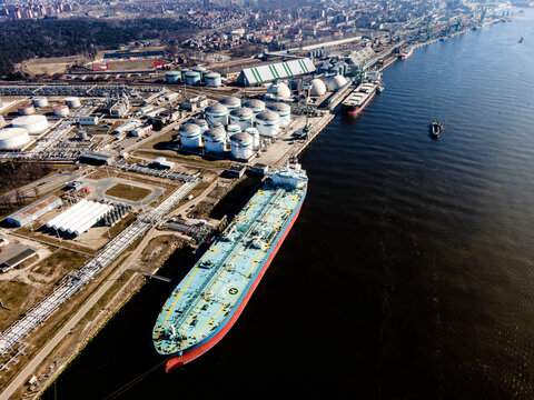 Oil Tanker Docked at Industrial Port Amid Middle East Crisis &ndash; Global Energy Supply Risk
