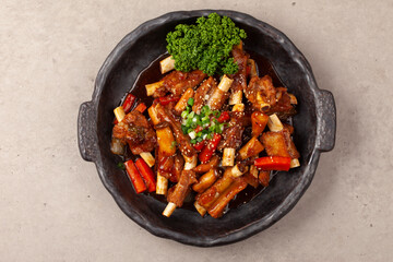 돼지고기의 갈비의 등 쪽에 붙어 있는 부분. 또는 등에 붙은 갈비. The part of pork ribs attached to the back. Or ribs attached to the back.  © jinho Park