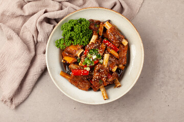 돼지고기의 갈비의 등 쪽에 붙어 있는 부분. 또는 등에 붙은 갈비. The part of pork ribs attached to the back. Or ribs attached to the back.  © jinho Park