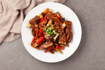 돼지고기의 갈비의 등 쪽에 붙어 있는 부분. 또는 등에 붙은 갈비. The part of pork ribs attached to the back. Or ribs attached to the back.  © jinho Park