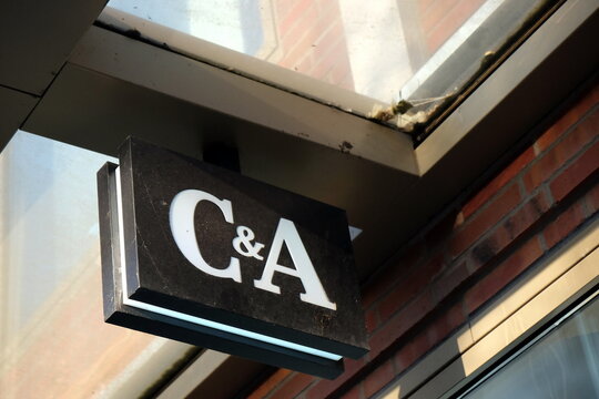C&A Brenninkmeijer Store und Filiale mit Mode f&uuml;r Damen und Herren am 20.03.2026 in der Fu&szlig;g&auml;ngerzone in der Ludgeristra&szlig;e in der City und Innenstadt von M&uuml;nster in Westfalen im M&uuml;nsterland