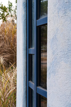 gride glass window in the wall