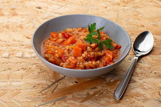 Einfache, schnell Bohnensuppe, vegan. Eintopf