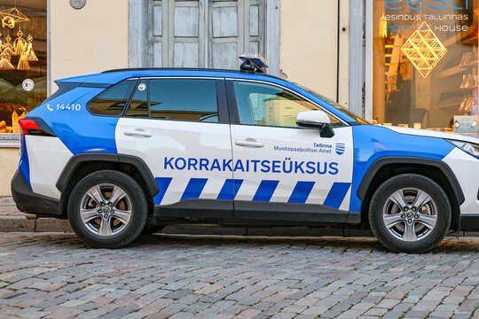 Policja Estońska  na patrolu w Talinie