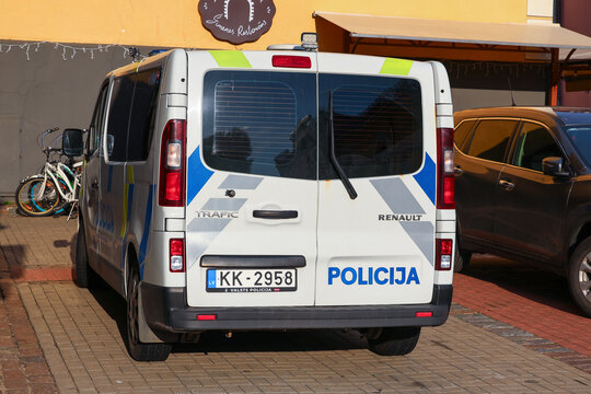 Policja Łotewska  na patrolu w Rydze. 