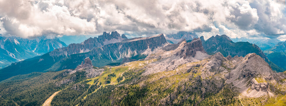 Profilo di montagne nei dintorni di Cortina d'Ampezzo