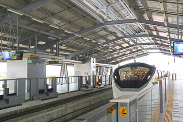 Obraz premium Bangkok MRT Yellow Line Monorail Elevated Urban Rail Station's Platform