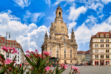 Obraz premium Frauenkirche with baroque dome at Neumarkt in Dresden under bright sky.