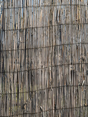 stara słomiana ścianka przegroda ogrodowa © Asada