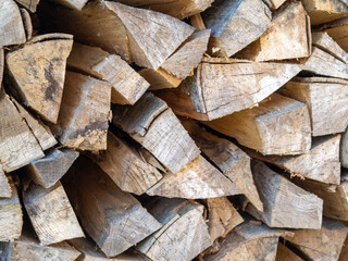 Fototapeta premium stos drewna porąbanego na opał tło tapeta
