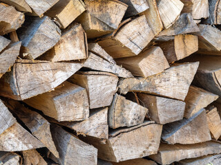 Fototapeta premium stos drewna porąbanego na opał tło tapeta
