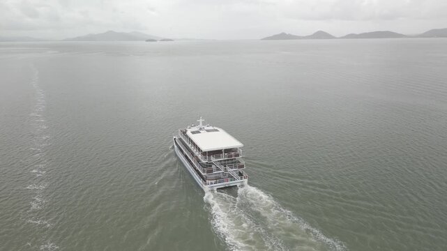 Catamar&atilde; Barco Florian&oacute;polis Mar Santa Catarina Brasil