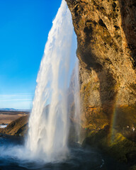 Widok na wodospad Seljalandsfoss od wewnętrznej strony 2025 © Krzysiek Cegiełka