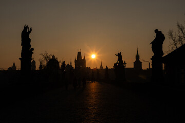 Obraz premium charles Bridge in Prague Czech Republic at sunrise with historic statues