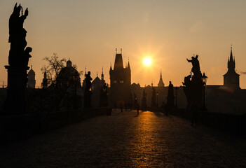 Obraz premium charles Bridge in Prague Czech Republic at sunrise with historic statues