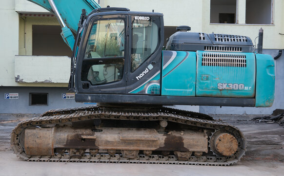Kobelco SK 300 NLC Kettenbagger, Raupen Bagger auf Baustelle, Z&uuml;rich 22 M&auml;rz 2026