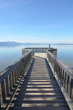 Holzsteg in Chieming am Chiemsee
